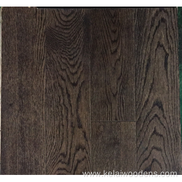 Oak wood engineered flooring